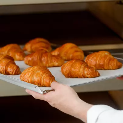 Faites vous plaisir à tout moment de la journée avec nos croissants chauds, petit dèj, café, goûter à Blois (41)